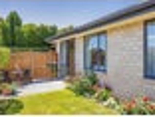 Apartment for sale in Chaslands, Canterbury