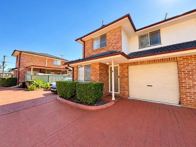 Townhouse for rent in Oxley Park, Sydney