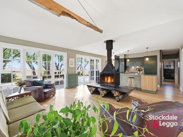 House for sale in Victoria