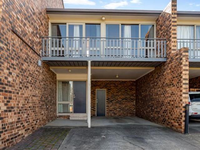 Townhouse for rent in Queanbeyan, New South Wales