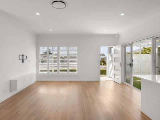 Townhouse for rent in Wollongong West, New South Wales