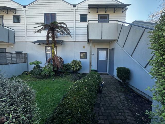 House for rent in Paremoremo