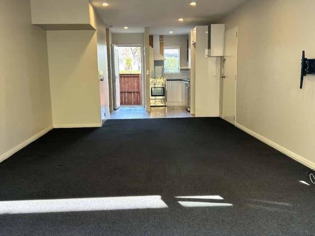 Townhouse for rent in Heathcote, Canterbury