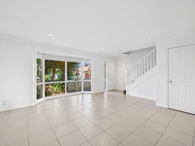 Townhouse for rent in Preston, Melbourne