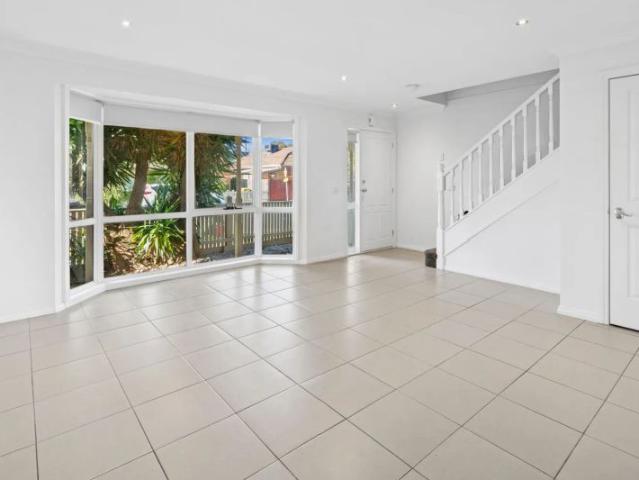 Townhouse for rent in Preston, Melbourne