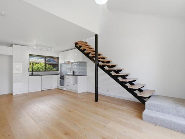 Townhouse for rent in Mermaid Beach, Gold Coast City