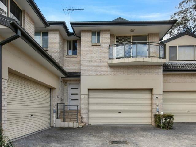 Townhouse for rent in Castle Hill, Sydney