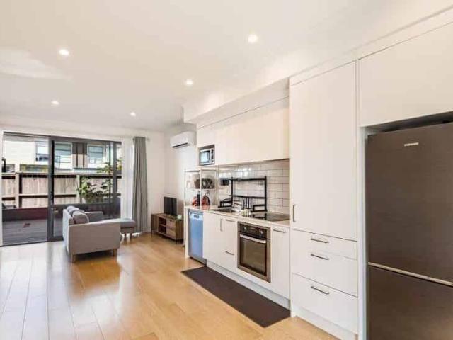 Townhouse for rent in Paremoremo