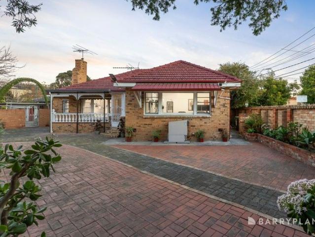 House for sale in Caulfield North