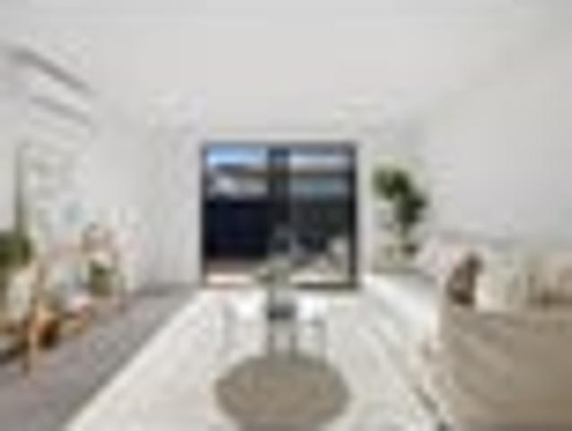 Townhouse for sale in Chaslands, Canterbury