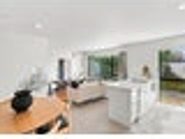 Townhouse for sale in Chaslands, Canterbury