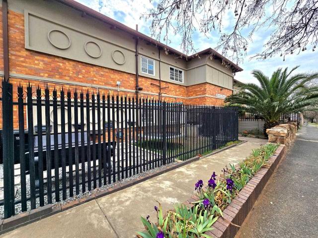 Townhouse for sale in Vosloorus, Gauteng