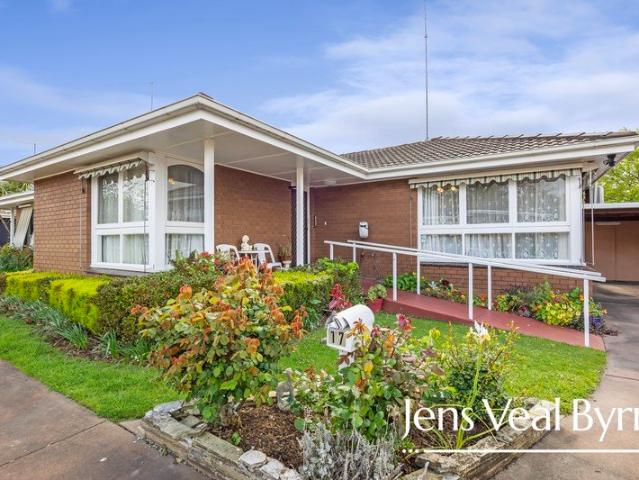 Townhouse for sale in Wendouree, Ballarat