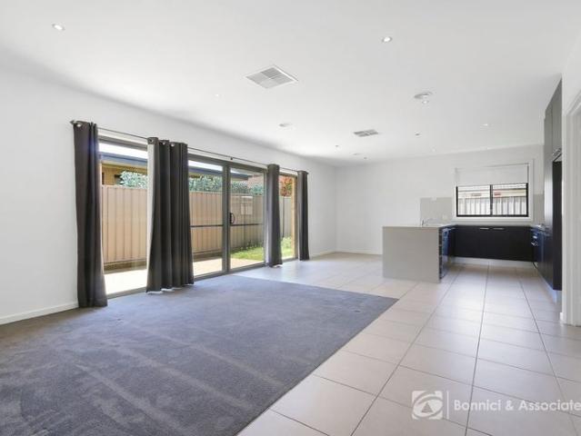 Townhouse for rent in Springdale Heights, Albury