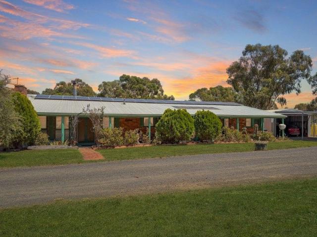 Cottage for sale in Bowenvale, Victoria