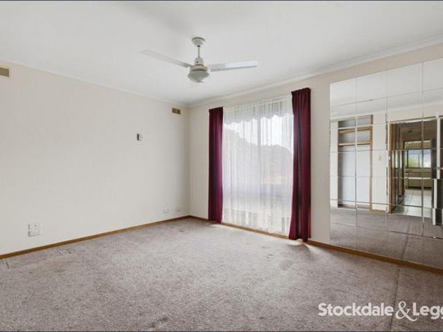 House for rent in Churchill, Victoria
