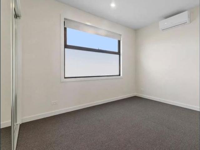 Townhouse for rent in Reservoir, Melbourne