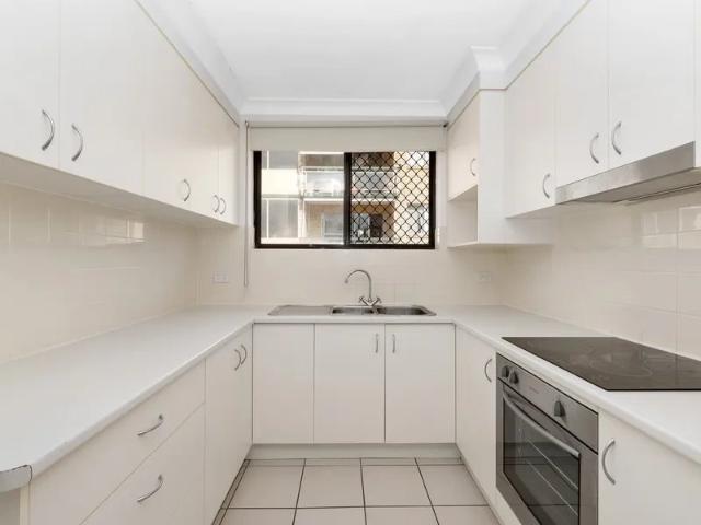 Flat for rent in Coorparoo, Greater Brisbane