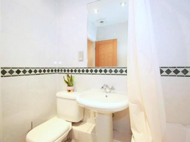 Room for rent in Kensington, Greater London