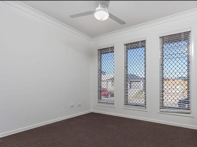 Townhouse for rent in Toombul, Queensland