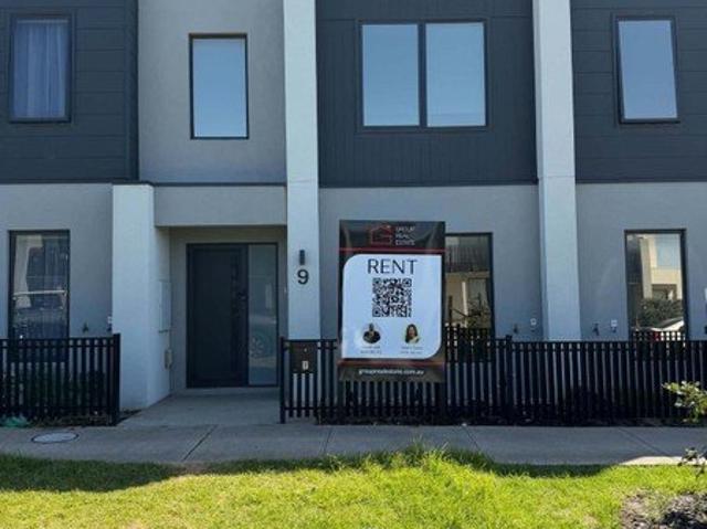 Townhouse for rent in Harpley, Melbourne