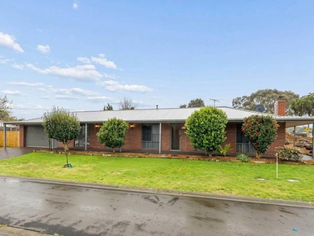 House for sale in Carrum Downs, Melbourne