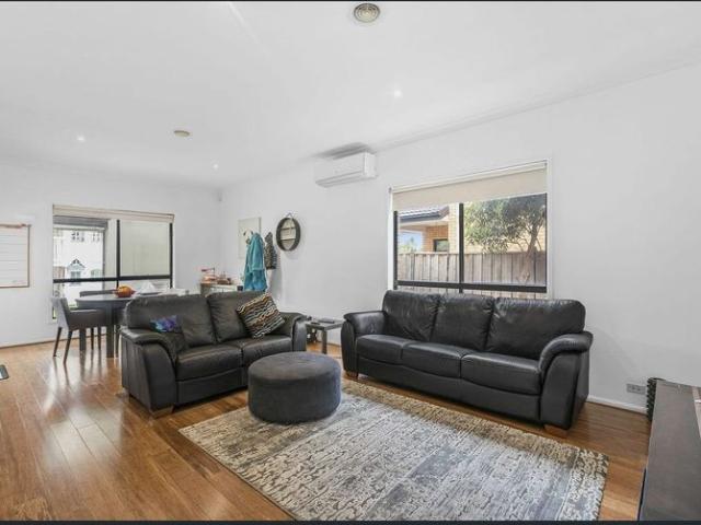 House for rent in Sanctuary Lakes, Melbourne