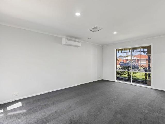 House for rent in Roxburgh Park, Melbourne