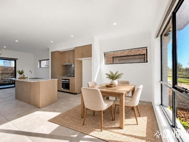 Townhouse for rent in Harpley, Melbourne