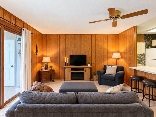 Room for rent in Lake Delton, Sauk County