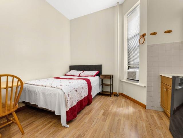 Room for rent in Arverne, New York