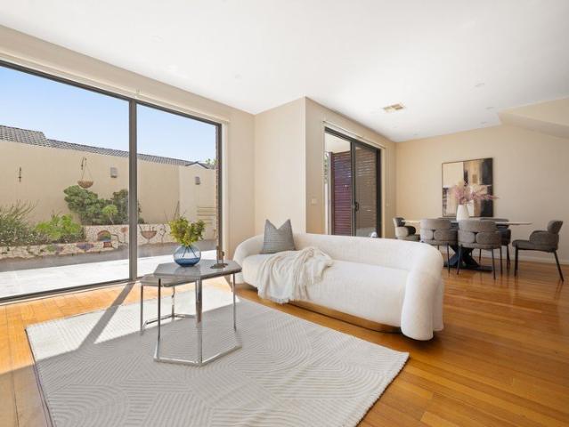 Townhouse for sale in Carnegie, Melbourne