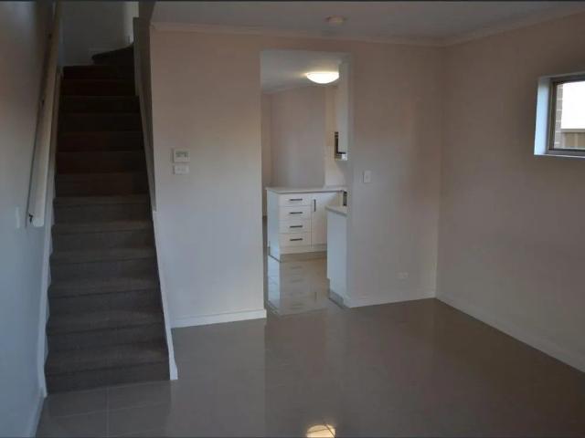 Townhouse for rent in Morphett Vale, Adelaide