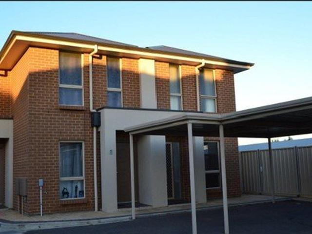 Townhouse for rent in Morphett Vale, Adelaide