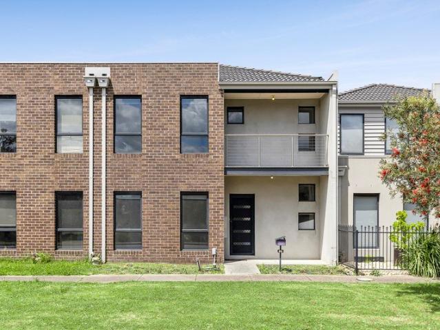 Townhouse for sale in Lakeside Estate, Melbourne