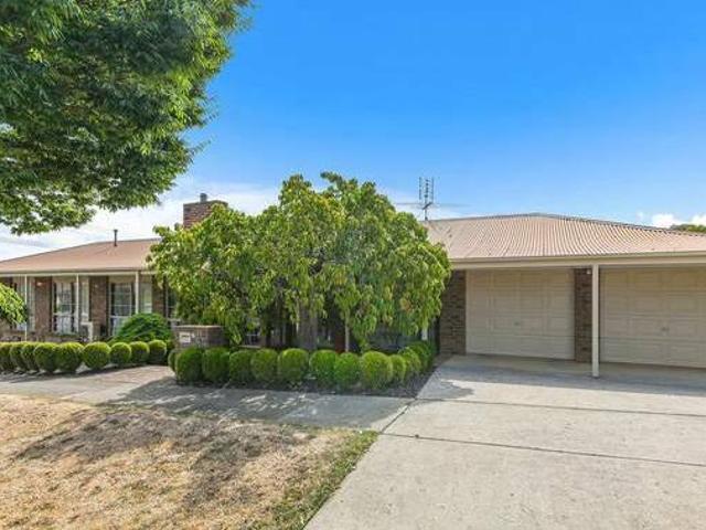 House for sale in Victoria