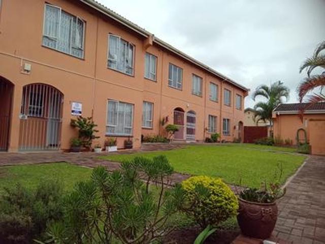 Townhouse for sale in Queensburgh, Kwazulu-natal