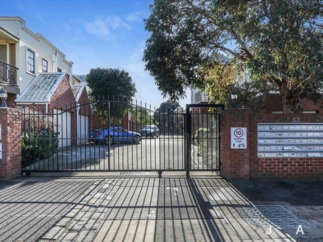 Townhouse for rent in Camerons Creek, Victoria