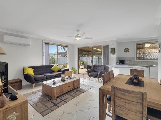 Villa for sale in Tuncurry, Mid-Coast Council