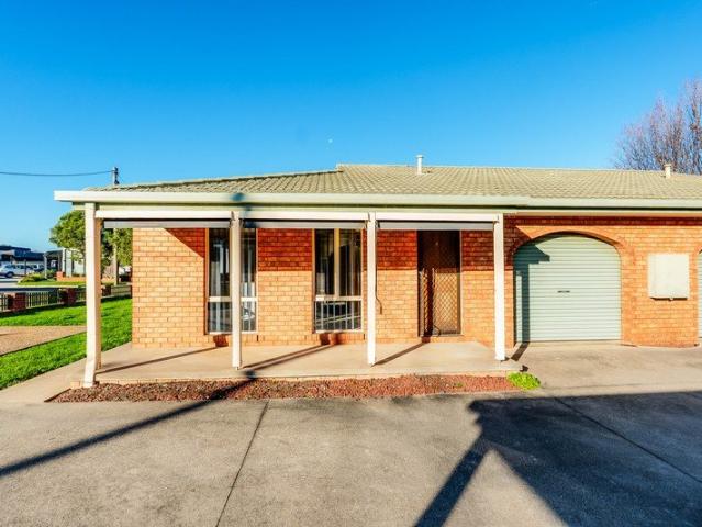 Townhouse for rent in Albury, New South Wales