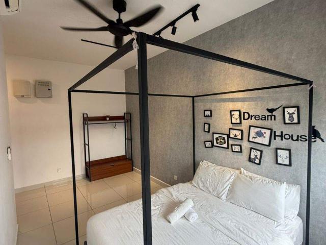 Room for rent in Petaling, Alam Impian