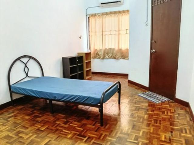 Room for rent in Petaling, Damansara Damai