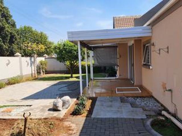 Townhouse for sale in Waterkloof, Gauteng