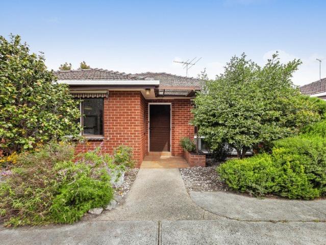 Villa for sale in Elsternwick, Melbourne