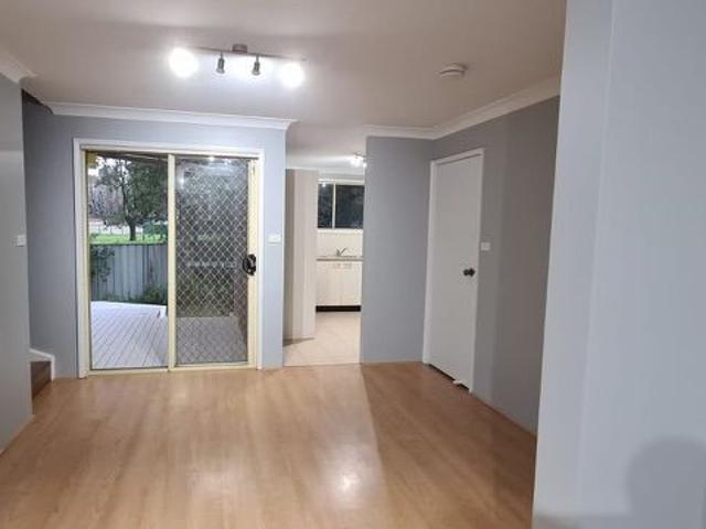 Townhouse for rent in Toongabbie, Sydney