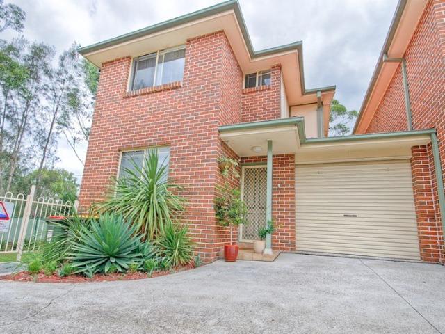 Townhouse for rent in Toongabbie, Sydney