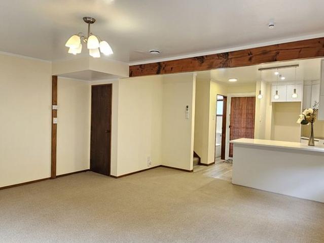 Townhouse for rent in Raroa, Wellington