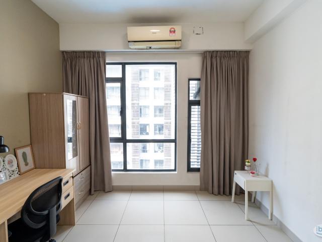 Room for rent in Petaling, Alam Impian