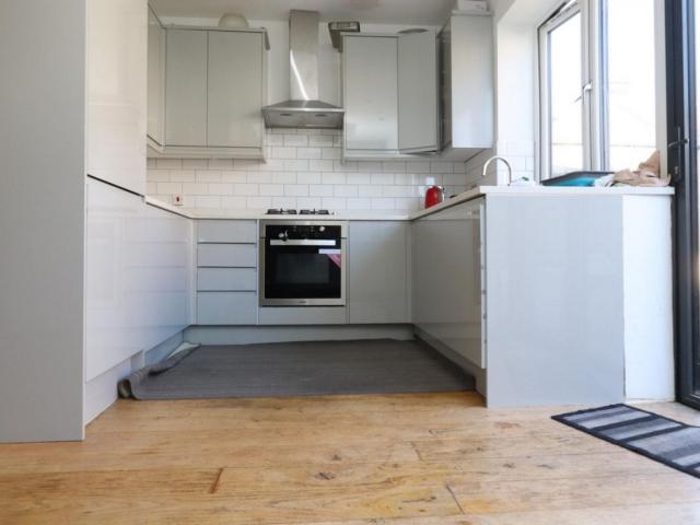 Room for rent in Scotch Estate, Greater London
