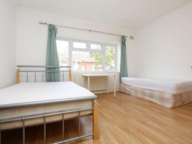Room for rent in Maryland, Greater London